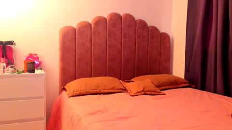 Snapshot of laura_soe chatting on 16, 10, 2025 LAURA SOE online show from 16, 10, 2025