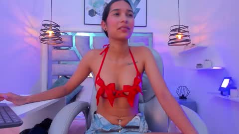 laura stuar online show from 8, 11, 2025