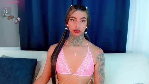 Snapshot of laura_sweet7 chatting on 24, 10, 2025 Laura online show from 24, 10, 2025