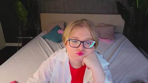 Snapshot of lauraaa_smith chatting on 10, 3, 2026 Laura online show from 10, 3, 2026