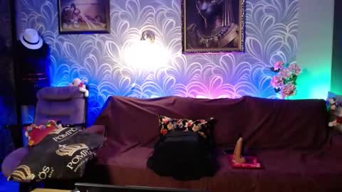 Laura online show from 12, 12, 2024