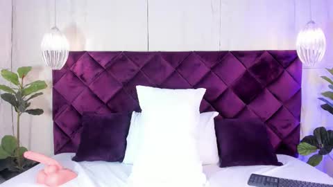 Snapshot of lauracarther chatting on 17, 12, 2025 LauraCarther online show from 17, 12, 2025