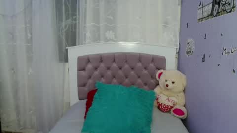 lauracb          online show from 5, 1, 2025