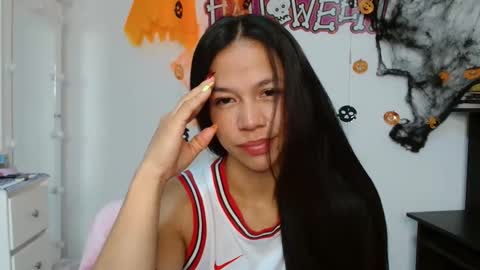 Snapshot of lauracb_ chatting on 19, 10, 2025 lauracb online show from 19, 10, 2025