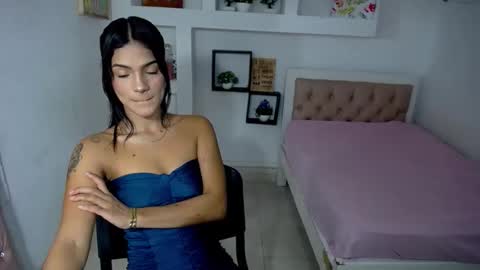 Snapshot of lauradelgado chatting on 1, 1, 2025 Laura online show from 1, 1, 2025