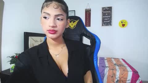 Snapshot of lauradelgado chatting on 28, 11, 2025 Laura online show from 28, 11, 2025