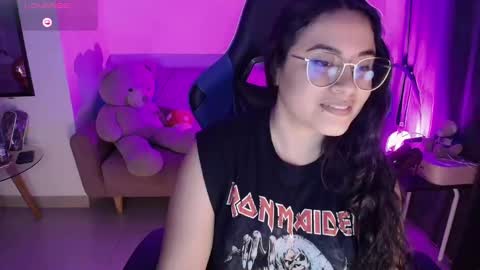 Snapshot of laurahawkes chatting on 8, 3, 2025 laura online show from 8, 3, 2025