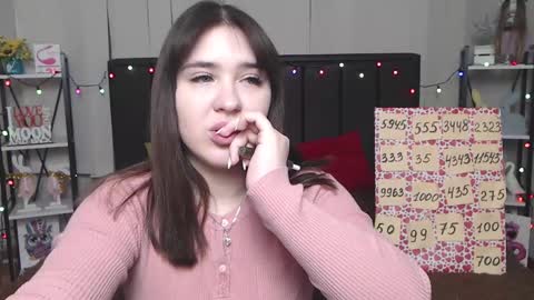 Snapshot of laurahlot chatting on 5, 2, 2025 LauraHlot online show from 5, 2, 2025