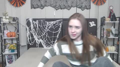 Snapshot of laurahlot chatting on 7, 11, 2025 LauraHlot online show from 7, 11, 2025