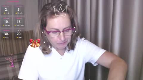 Lauraoven1 online show from 2, 12, 2024