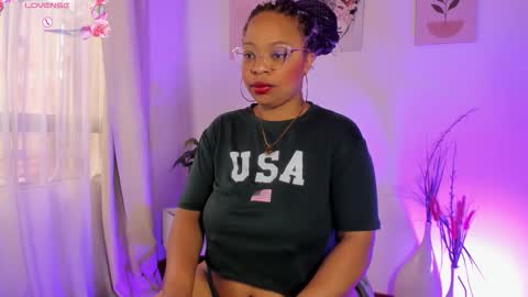 Snapshot of lauraricci_ chatting on 6, 11, 2025 Laurita Aries online show from 6, 11, 2025