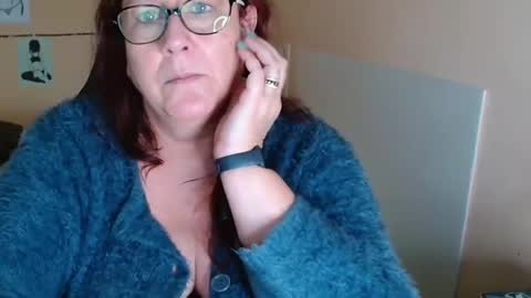 Snapshot of laureanne50 chatting on 23, 12, 2024 laureanne online show from 23, 12, 2024