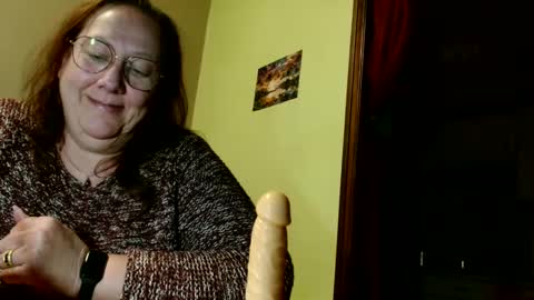 Snapshot of laureanne50 chatting on 5, 3, 2025 laureanne online show from 5, 3, 2025