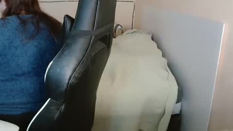 Snapshot of laureanne50 chatting on 12, 3, 2025 laureanne online show from 12, 3, 2025