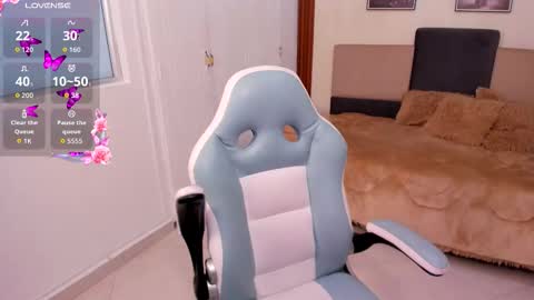 Snapshot of lauren_bigboobs22 chatting on 22, 10, 2025 Lauren online show from 22, 10, 2025