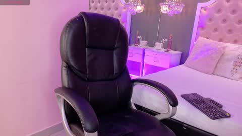 Lauren  online show from 19, 11, 2025