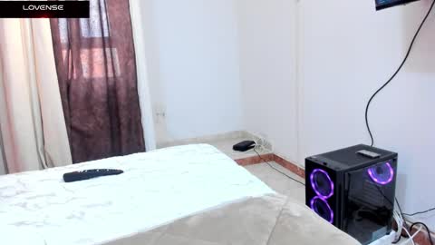 laurencurve online show from 12, 9, 2025