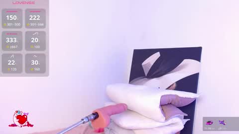 Snapshot of laurengill7 chatting on 11, 11, 2025 Lauren Gill online show from 11, 11, 2025