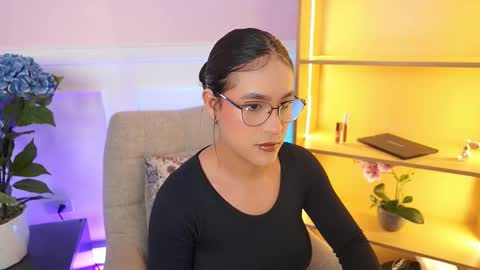 Lauren Miles online show from 2, 10, 2025