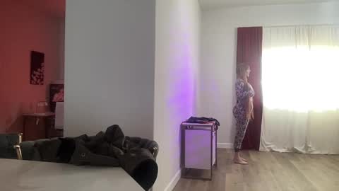 Snapshot of laurenphillips chatting on 27, 1, 2025 Lauren Phillips online show from 27, 1, 2025