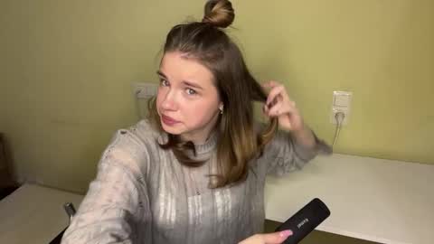 Snapshot of laurineleconey chatting on 27, 2, 2026 Bella online show from 27, 2, 2026