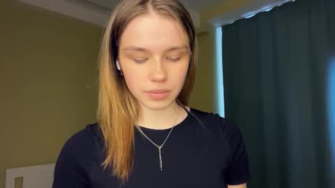 Snapshot of laurineleconey chatting on 12, 3, 2026 Bella online show from 12, 3, 2026