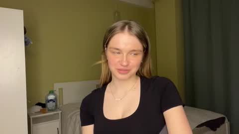 Snapshot of laurineleconey chatting on 20, 3, 2026 Bella online show from 20, 3, 2026