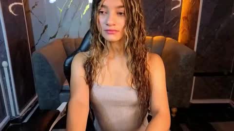 Snapshot of laurita_b chatting on 4, 11, 2025 Laurita online show from 4, 11, 2025