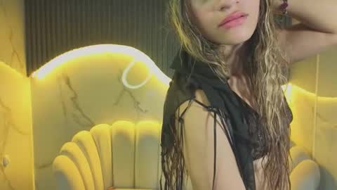 Snapshot of laurita_b chatting on 7, 11, 2025 Laurita online show from 7, 11, 2025