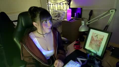 Snapshot of lavenderrzz19 chatting on 18, 11, 2025 Lavenderrzz online show from 18, 11, 2025