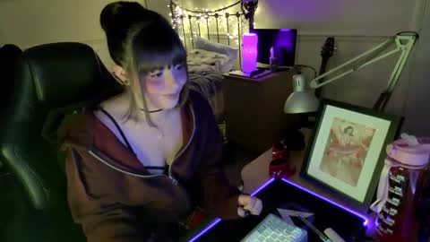 Snapshot of lavenderrzz19 chatting on 19, 11, 2025 Lavenderrzz online show from 19, 11, 2025