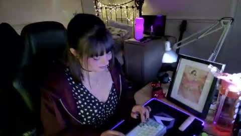 Snapshot of lavenderrzz19 chatting on 20, 11, 2025 Lavenderrzz online show from 20, 11, 2025