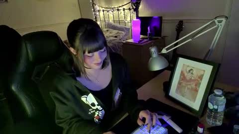 Snapshot of lavenderrzz19 chatting on 24, 11, 2025 Lavenderrzz online show from 24, 11, 2025