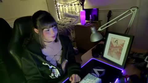 Snapshot of lavenderrzz19 chatting on 27, 11, 2025 Lavenderrzz online show from 27, 11, 2025