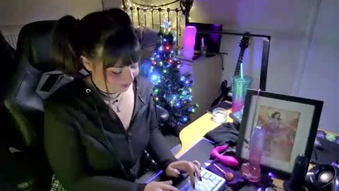 Snapshot of lavenderrzz19 chatting on 19, 12, 2025 Lavenderrzz online show from 19, 12, 2025