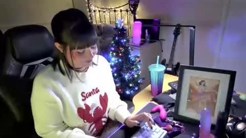 Snapshot of lavenderrzz19 chatting on 20, 12, 2025 Lavenderrzz online show from 20, 12, 2025