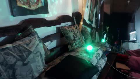 Laye19 online show from 11, 10, 2025