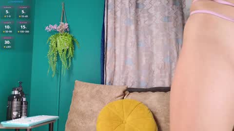 layla_17 online show from 8, 9, 2025