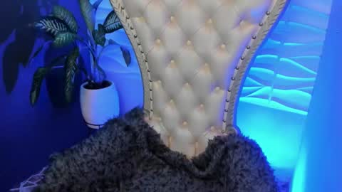 Layla online show from 4, 11, 2025