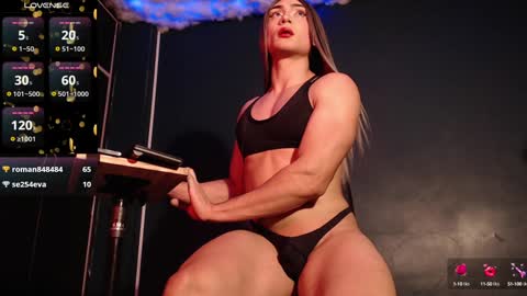 Snapshot of layla_dominac chatting on 8, 2, 2025 Layla help me with your thumbs up its important online show from 8, 2, 2025