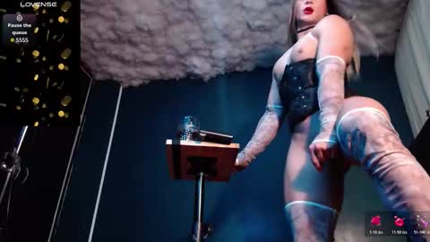 Snapshot of layla_dominac chatting on 31, 10, 2025 Layla help me with your thumbs up its important online show from 31, 10, 2025