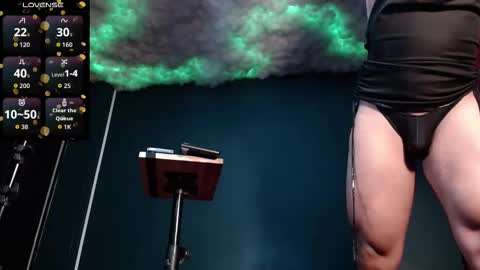 Snapshot of layla_dominac chatting on 14, 11, 2025 Layla help me with your thumbs up its important online show from 14, 11, 2025