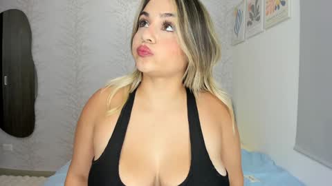 Layla Vanegas online show from 13, 12, 2024