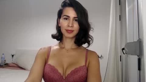 Layla online show from 19, 9, 2025