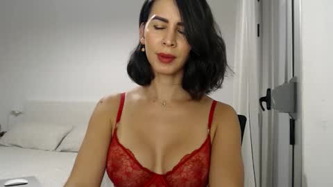 Layla online show from 24, 9, 2025