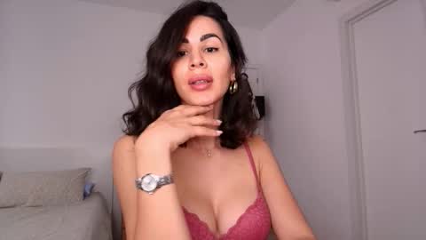 Layla online show from 3, 3, 2026