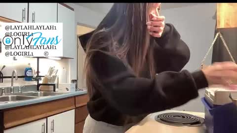 Snapshot of laylahlaylah1 chatting on 21, 12, 2025 laylahlaylah1 online show from 21, 12, 2025