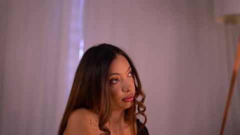 laylakristal online show from 19, 9, 2025