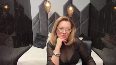 Snapshot of lea_fruit chatting on 4, 2, 2025 Lea online show from 4, 2, 2025