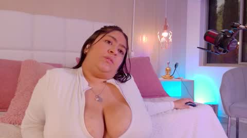 Leah online show from 6, 10, 2025